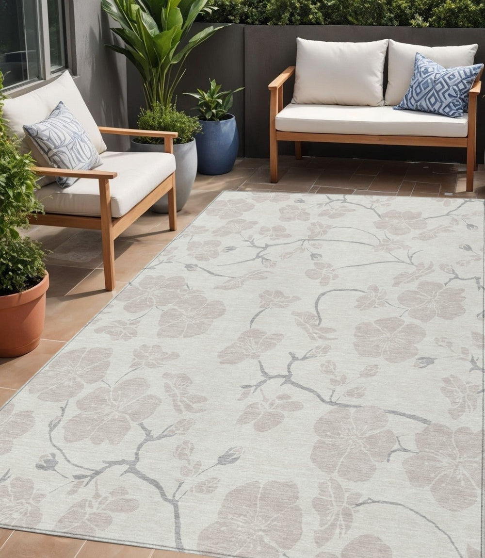 HomeRoots 5' Timeless Ivory and Gray Floral Indoor Outdoor Area Rug - Durable, Washable, Elegant Design for All Spaces 5' X 8' 599893