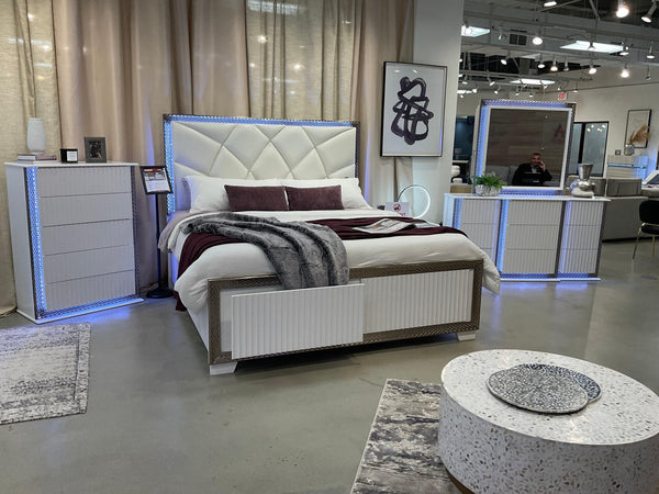 English Elm Fabio Diamond-Pattern LED Square Mirror with Wood Frame in White Finish — Modern Ambient Glow (98) B009P309319