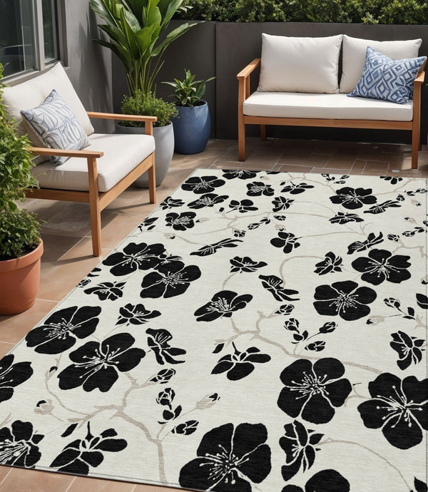 Homeroots 3' Black And Gold Floral Washable Area Rug For Indoor And Outdoor Use – Durable And Stylish Design 5' X 8' Polyester 600007