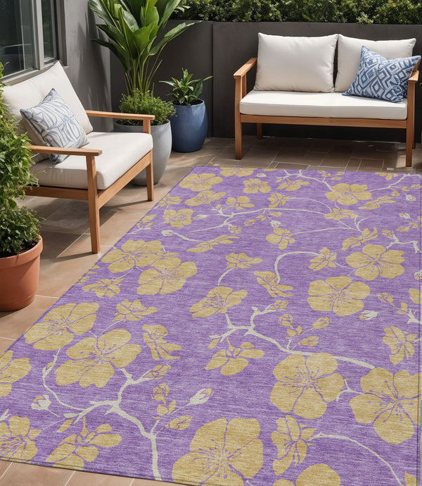 Homeroots 3' Black And Gold Floral Washable Area Rug For Indoor And Outdoor Use – Durable And Stylish Design 5' X 8' Polyester 600043