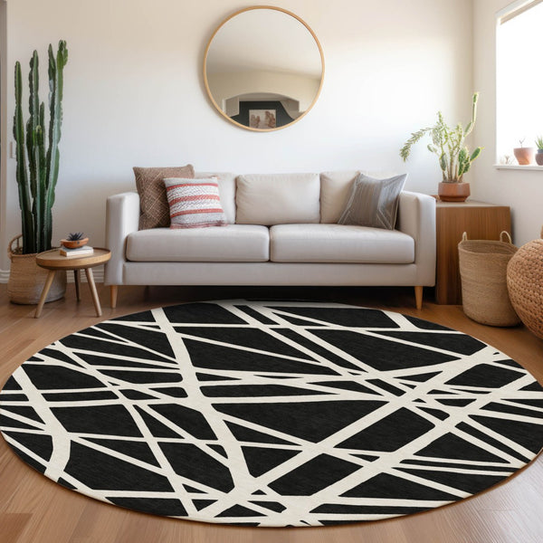 Homeroots 3' Stylish Beige And Ivory Geometric Washable Area Rug For Indoor And Outdoor Spaces - Durable Design 8' Round Polyester 600422
