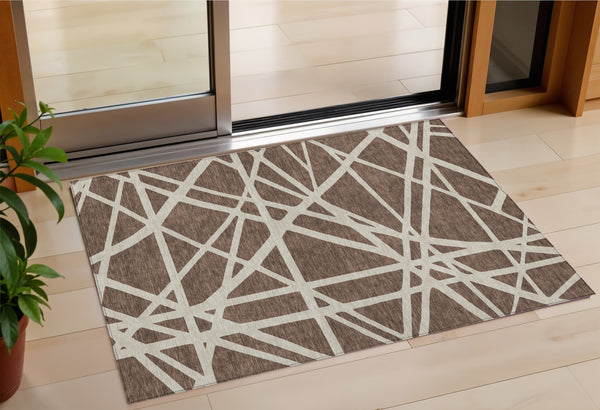 Homeroots 3' Stylish Beige And Ivory Geometric Washable Area Rug For Indoor And Outdoor Spaces - Durable Design 3' X 5' Polyester 600426