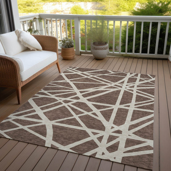 Homeroots 3' Stylish Beige And Ivory Geometric Washable Area Rug For Indoor And Outdoor Spaces - Durable Design 10' X 14' Polyester 600431