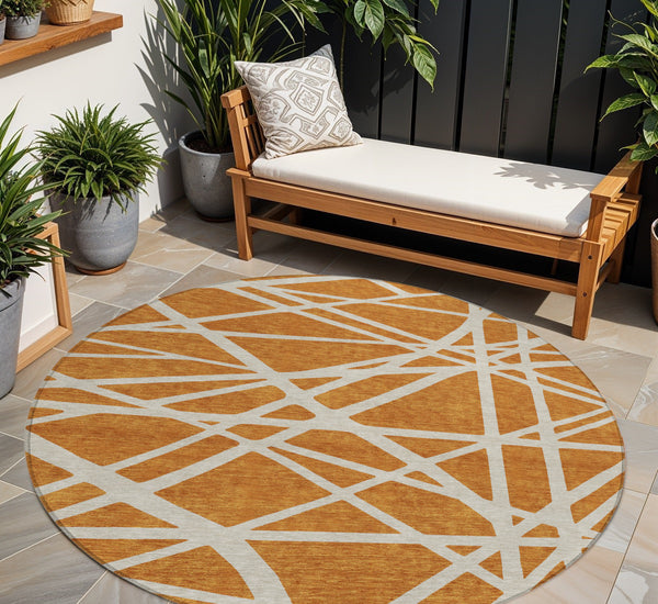 Homeroots 3' Stylish Beige And Ivory Geometric Washable Area Rug For Indoor And Outdoor Spaces - Durable Design 8' Round Polyester 600434