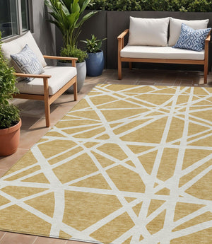 Homeroots 3' Stylish Beige And Ivory Geometric Washable Area Rug For Indoor And Outdoor Spaces - Durable Design 5' X 8' Polyester 600451