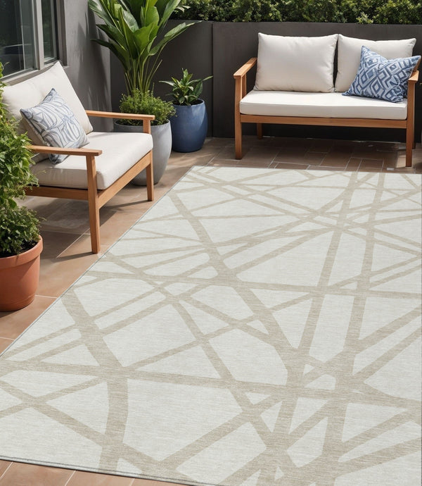 Homeroots 3' Stylish Beige And Ivory Geometric Washable Area Rug For Indoor And Outdoor Spaces - Durable Design 5' X 8' Polyester 600463