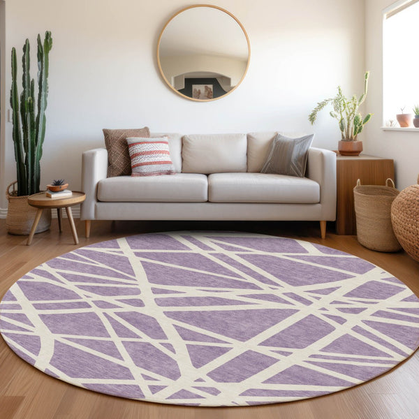 Homeroots 3' Stylish Beige And Ivory Geometric Washable Area Rug For Indoor And Outdoor Spaces - Durable Design 8' Round Polyester 600470