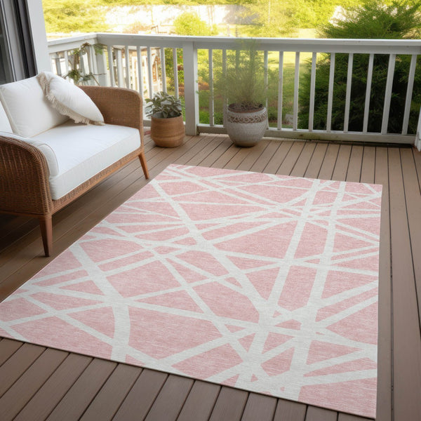 Homeroots 3' Stylish Beige And Ivory Geometric Washable Area Rug For Indoor And Outdoor Spaces - Durable Design 5' X 8' Polyester 600481