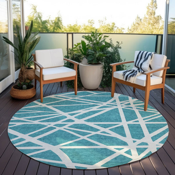 Homeroots 3' Stylish Beige And Ivory Geometric Washable Area Rug For Indoor And Outdoor Spaces - Durable Design 8' Round Polyester 600494