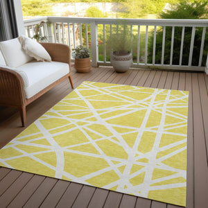 Homeroots 3' Stylish Beige And Ivory Geometric Washable Area Rug For Indoor And Outdoor Spaces - Durable Design 5' X 8' Polyester 600499