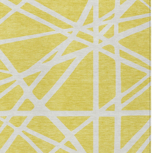 Homeroots 3' Stylish Beige And Ivory Geometric Washable Area Rug For Indoor And Outdoor Spaces - Durable Design 5' X 8' Polyester 600499