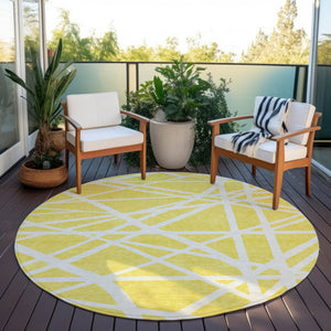 Homeroots 3' Stylish Beige And Ivory Geometric Washable Area Rug For Indoor And Outdoor Spaces - Durable Design 8' Round Polyester 600500