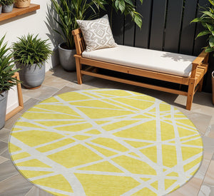Homeroots 3' Stylish Beige And Ivory Geometric Washable Area Rug For Indoor And Outdoor Spaces - Durable Design 8' Round Polyester 600500