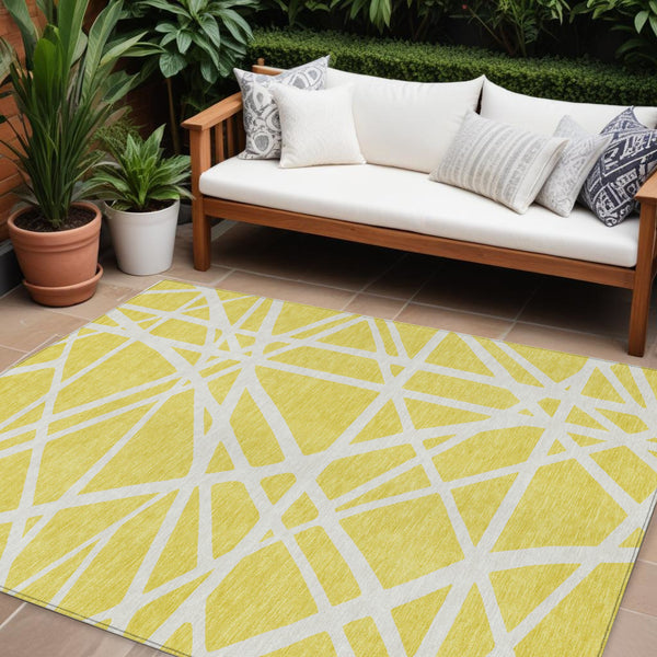Homeroots 3' Stylish Beige And Ivory Geometric Washable Area Rug For Indoor And Outdoor Spaces - Durable Design 9' X 12' Polyester 600502