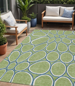 Homeroots 3' Artichoke Green And Ivory Abstract Washable Area Rug For Indoor And Outdoor Use, Durable Design 5' X 8' Polyester 600505