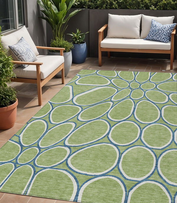 Homeroots 3' Artichoke Green And Ivory Abstract Washable Area Rug For Indoor And Outdoor Use, Durable Design 5' X 8' Polyester 600505