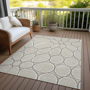Homeroots 3' Artichoke Green And Ivory Abstract Washable Area Rug For Indoor And Outdoor Use, Durable Design 5' X 8' Polyester 600511