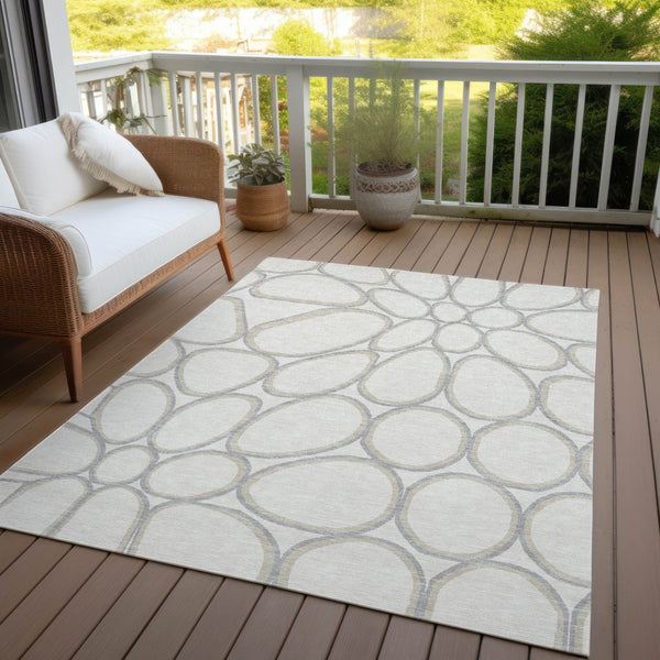 Homeroots 3' Artichoke Green And Ivory Abstract Washable Area Rug For Indoor And Outdoor Use, Durable Design 3' X 5' Polyester 600540