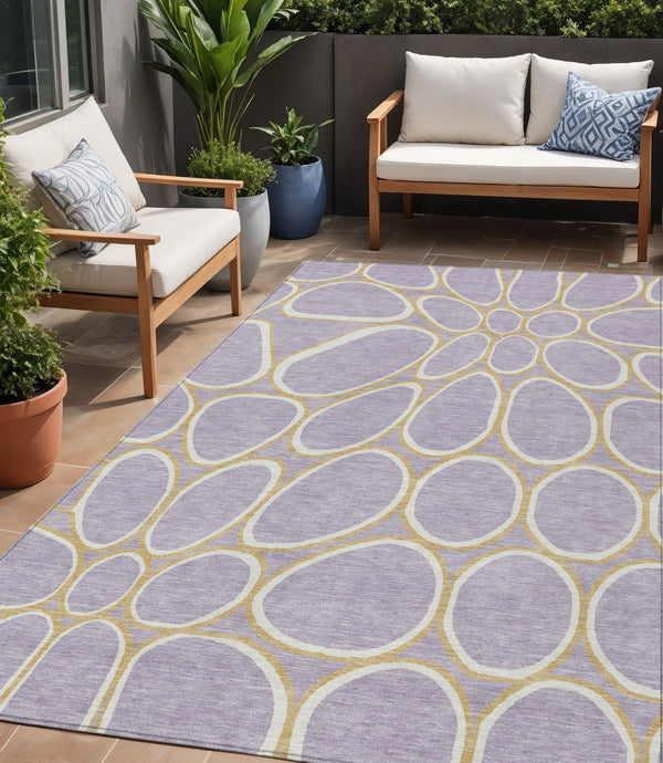 Homeroots 3' Artichoke Green And Ivory Abstract Washable Area Rug For Indoor And Outdoor Use, Durable Design 5' X 8' Polyester 600547