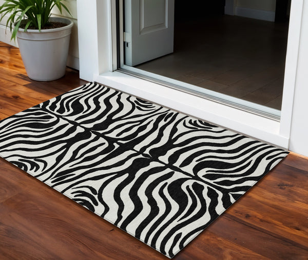 Homeroots 3' Artichoke Green And Ivory Animal Print Washable Area Rug For Indoor Or Outdoor Use, Durable Style 3' X 5' Polyester 600588