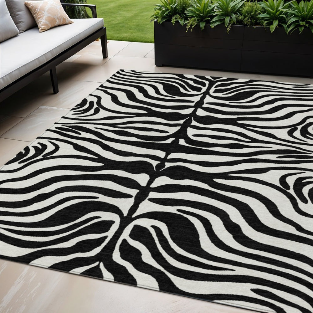 HomeRoots 5' Black and Ivory Animal Print Area Rug - Washable, Durable, Perfect for Indoor and Outdoor Use 5' X 8' 600589