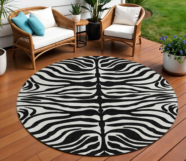 Homeroots 3' Artichoke Green And Ivory Animal Print Washable Area Rug For Indoor Or Outdoor Use, Durable Style 8' Round Polyester 600590