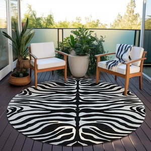 Homeroots 3' Artichoke Green And Ivory Animal Print Washable Area Rug For Indoor Or Outdoor Use, Durable Style 8' Round Polyester 600590