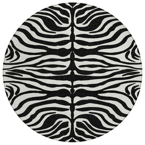 HomeRoots 5' Black and Ivory Animal Print Area Rug - Washable, Durable, Perfect for Indoor and Outdoor Use 8' Round 600590