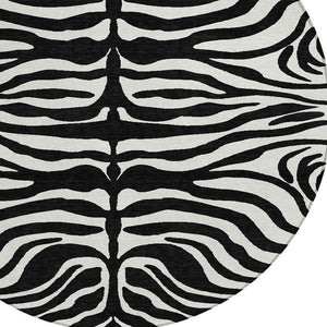 Homeroots 3' Artichoke Green And Ivory Animal Print Washable Area Rug For Indoor Or Outdoor Use, Durable Style 8' Round Polyester 600590