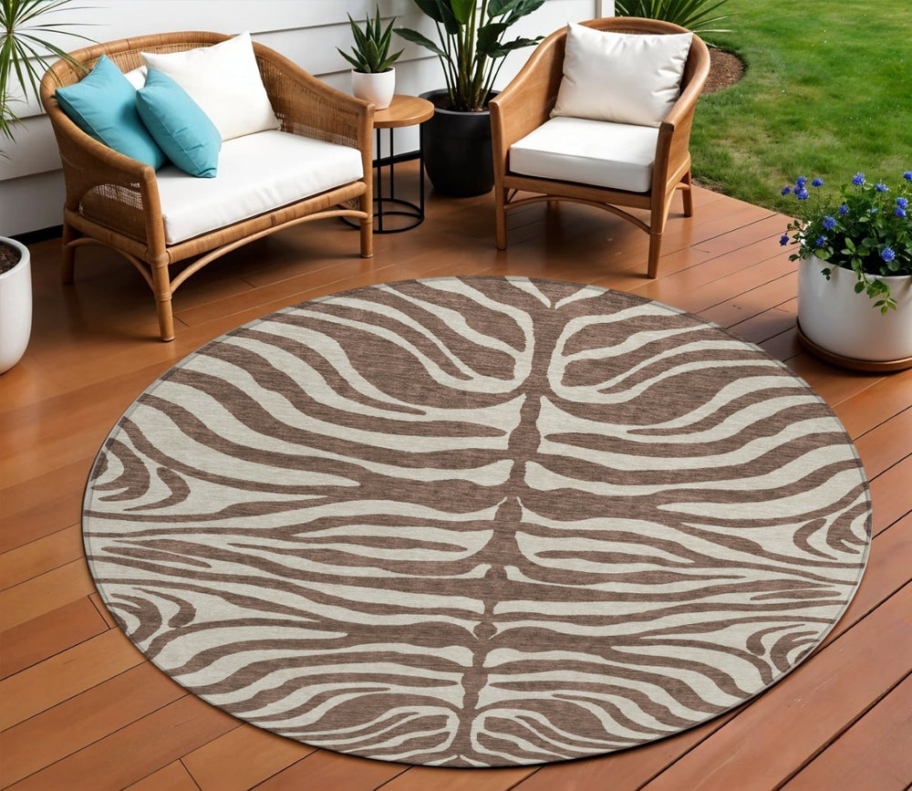 HomeRoots 5' Bold Brown and Beige Animal Print Washable Area Rug for Stylish Indoor and Outdoor Spaces 8' Round 600596