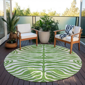 Homeroots 3' Artichoke Green And Ivory Animal Print Washable Area Rug For Indoor Or Outdoor Use, Durable Style 8' Round Polyester 600608