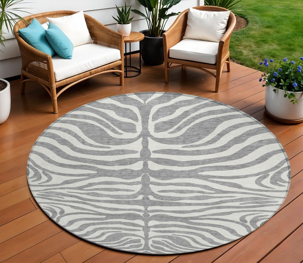 HomeRoots 5' Gray and Ivory Animal Print Area Rug - Stylish, Durable, Washable for Indoor and Outdoor Use 8' Round 600620