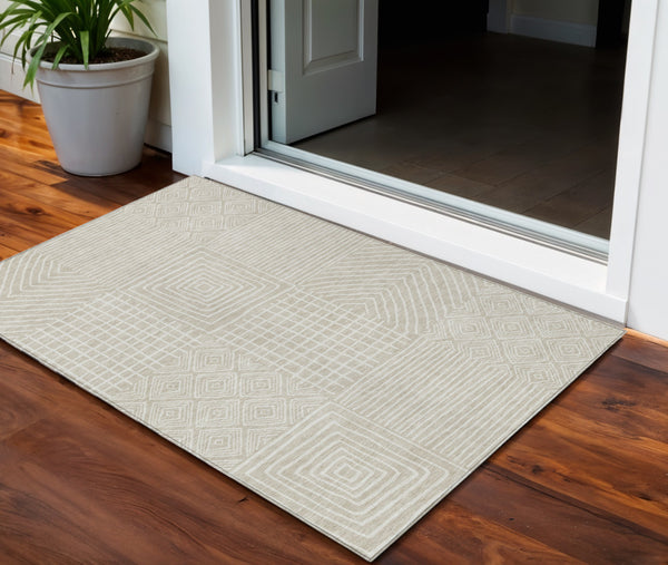 Homeroots 3' Beige And Ivory Geometric Washable Area Rug – Durable Indoor Outdoor Comfort For Any Space 3' X 5' Polyester 600720