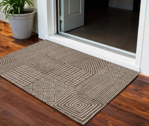 Homeroots 3' Beige And Ivory Geometric Washable Area Rug – Durable Indoor Outdoor Comfort For Any Space 3' X 5' Polyester 600726