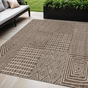 Homeroots 3' Beige And Ivory Geometric Washable Area Rug – Durable Indoor Outdoor Comfort For Any Space 5' X 8' Polyester 600727