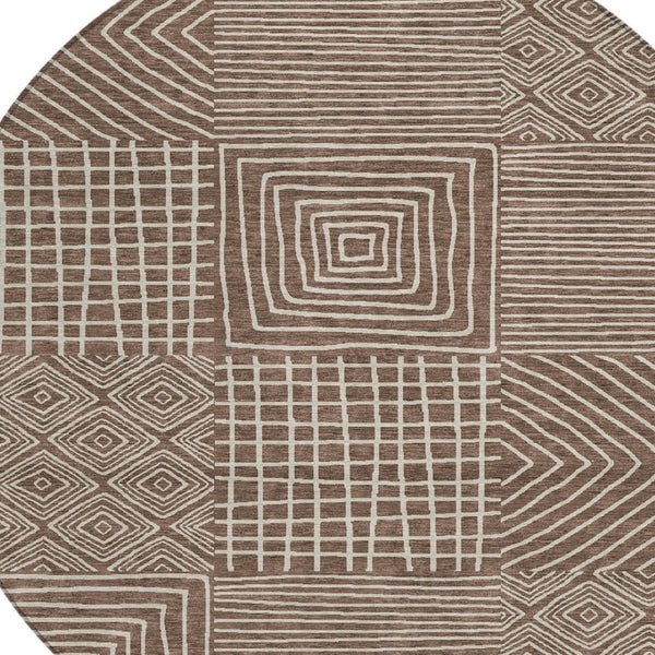 Homeroots 3' Beige And Ivory Geometric Washable Area Rug – Durable Indoor Outdoor Comfort For Any Space 8' Round Polyester 600728