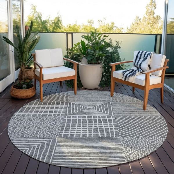 Homeroots 3' Beige And Ivory Geometric Washable Area Rug – Durable Indoor Outdoor Comfort For Any Space 8' Round Polyester 600734