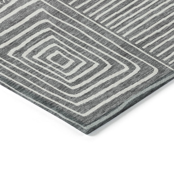 Homeroots 3' Beige And Ivory Geometric Washable Area Rug – Durable Indoor Outdoor Comfort For Any Space 8' X 10' Polyester 600735