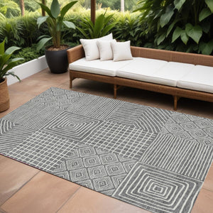 Homeroots 3' Beige And Ivory Geometric Washable Area Rug – Durable Indoor Outdoor Comfort For Any Space 9' X 12' Polyester 600736