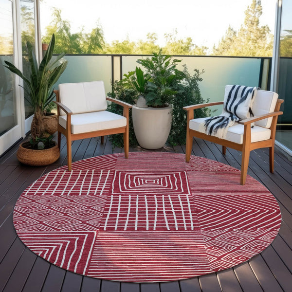 Homeroots 3' Beige And Ivory Geometric Washable Area Rug – Durable Indoor Outdoor Comfort For Any Space 8' Round Polyester 600740