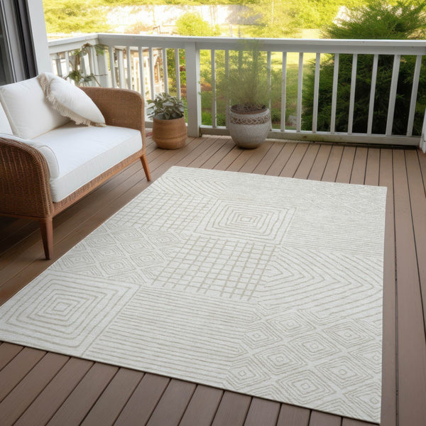 Homeroots 3' Beige And Ivory Geometric Washable Area Rug – Durable Indoor Outdoor Comfort For Any Space 3' X 5' Polyester 600744