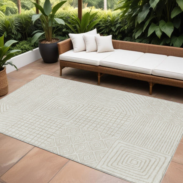 Homeroots 3' Beige And Ivory Geometric Washable Area Rug – Durable Indoor Outdoor Comfort For Any Space 10' X 14' Polyester 600749
