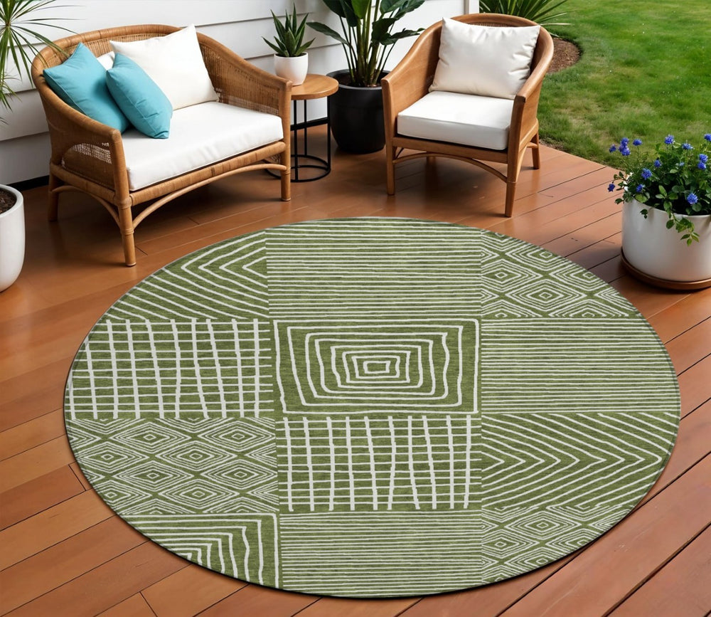 HomeRoots 5' Stylish Olive Green and Ivory Geometric Area Rug – Durable, Washable for Indoor & Outdoor Use 8' Round 600764