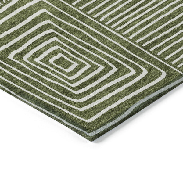 Homeroots 3' Beige And Ivory Geometric Washable Area Rug – Durable Indoor Outdoor Comfort For Any Space 8' Round Polyester 600764