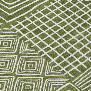Homeroots 3' Beige And Ivory Geometric Washable Area Rug – Durable Indoor Outdoor Comfort For Any Space 8' Round Polyester 600764