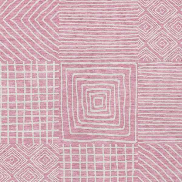 Homeroots 3' Beige And Ivory Geometric Washable Area Rug – Durable Indoor Outdoor Comfort For Any Space 3' X 5' Polyester 600768