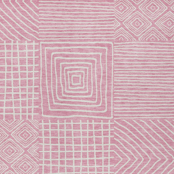 Homeroots 3' Beige And Ivory Geometric Washable Area Rug – Durable Indoor Outdoor Comfort For Any Space 5' X 8' Polyester 600769