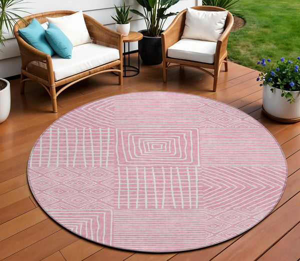 Homeroots 3' Beige And Ivory Geometric Washable Area Rug – Durable Indoor Outdoor Comfort For Any Space 8' Round Polyester 600770