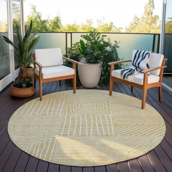 Homeroots 3' Beige And Ivory Geometric Washable Area Rug – Durable Indoor Outdoor Comfort For Any Space 8' Round Polyester 600788