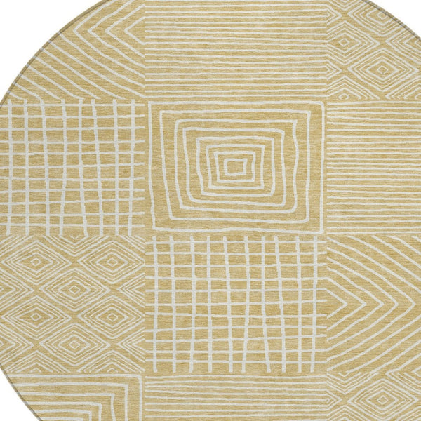 Homeroots 3' Beige And Ivory Geometric Washable Area Rug – Durable Indoor Outdoor Comfort For Any Space 8' Round Polyester 600788